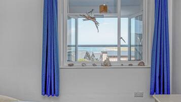 2 bedrooms, iron/ironing board, WiFi (free), bed sheets