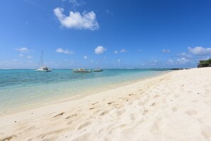 Beach nearby - Villa Veloutier Blanc (Pointe d'Esny)