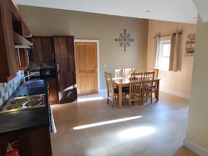 Cottage | Private kitchen - 11 An Seanachai Holiday Homes (Dungarvan)