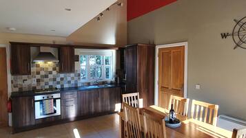 Cottage | Bếp riêng | Máy rửa bát, ấm điện, lò nướng bánh mì