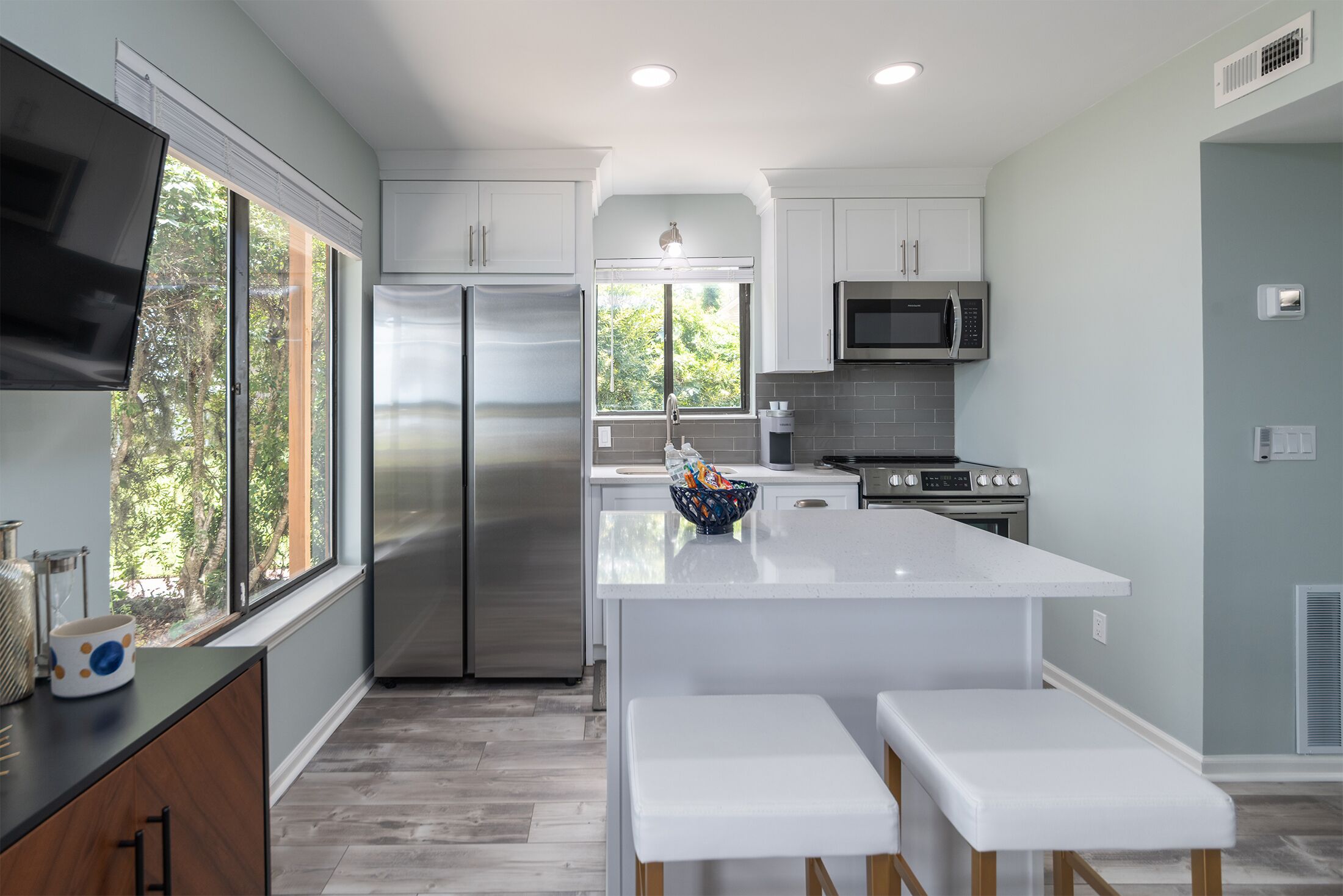 Kühlschrank, Mikrowelle, Ofen, Herdplatte