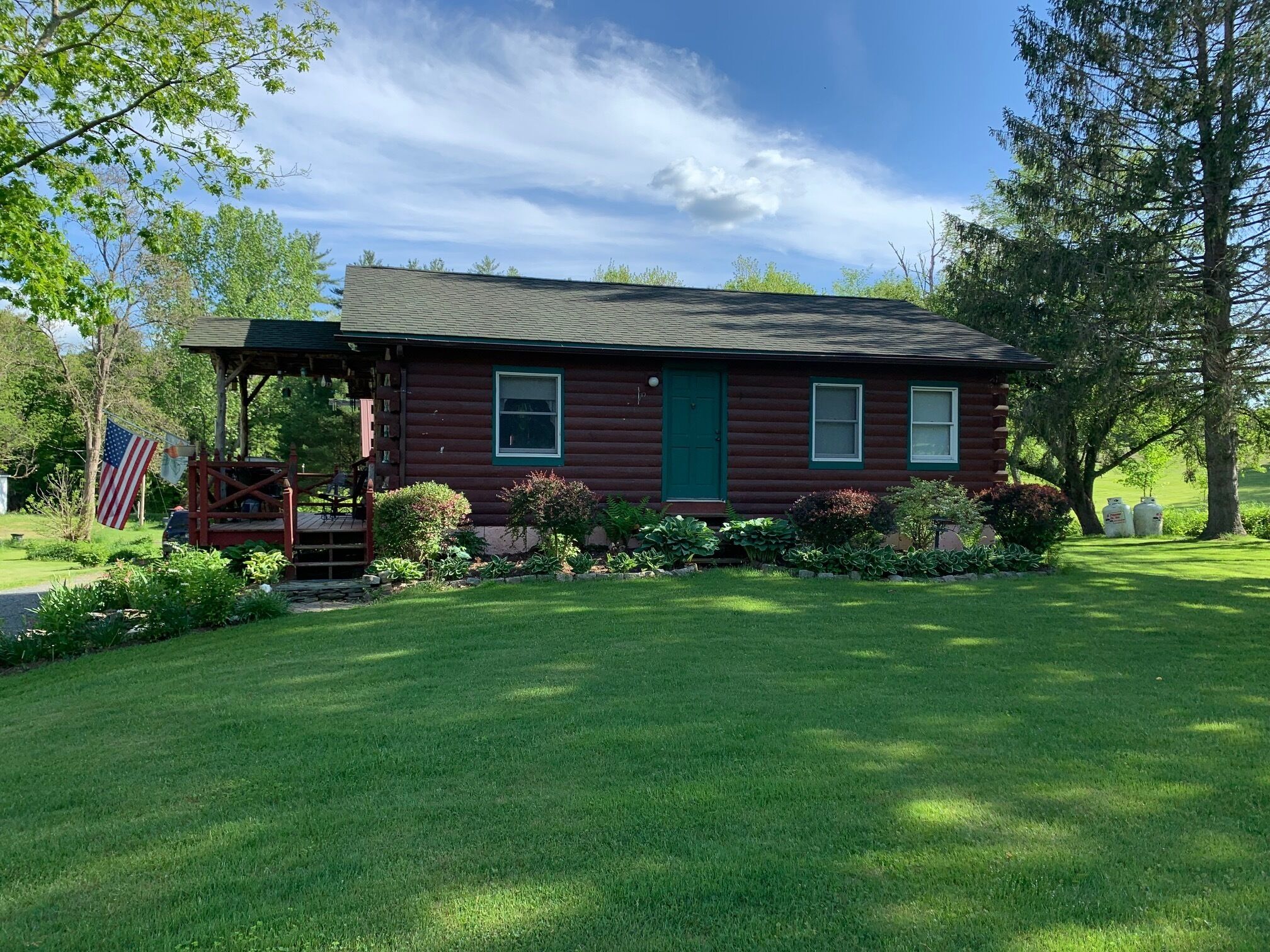 Country Cabin- Nature preserve,Hiking, Skiing, fishing, swimming  & pet friendly