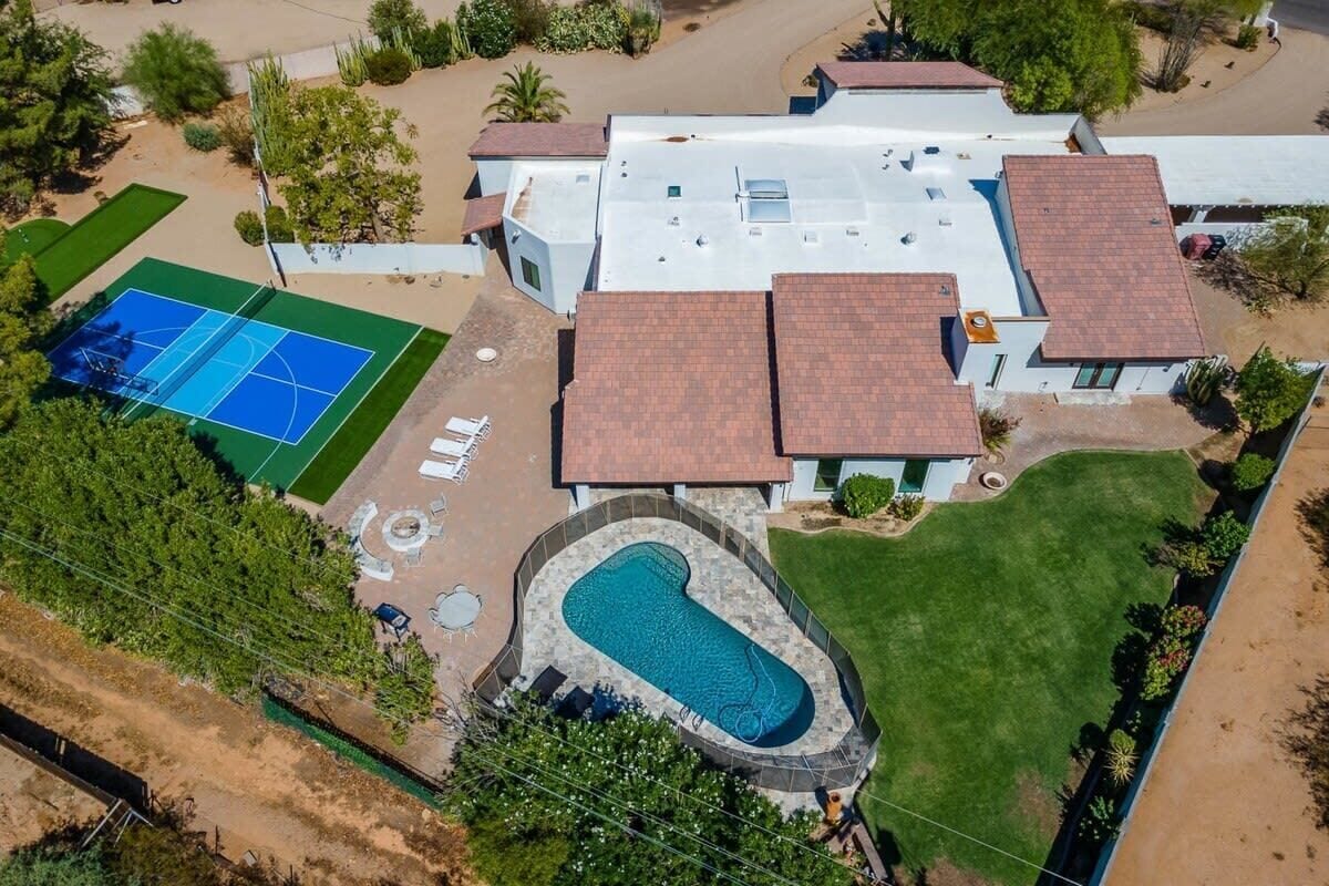 Luxury Modern Scottsdale BnB: Heated Pool+Courts