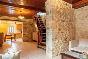 Smart TV, books, stereo