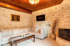 Smart TV, books, stereo