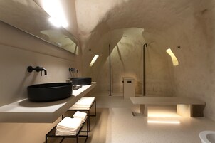 Panoramic Studio Suite | Bathroom | Shower, rainfall showerhead, designer toiletries, hair dryer