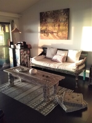 Living area - Charming F2, 110m2 with terrace 35m2 exceptional view of the marina (Saint-Paul)