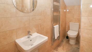 Cottage | Bilik Mandi | Pancuran mandi