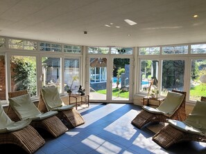 Deluxe Villa | Living area