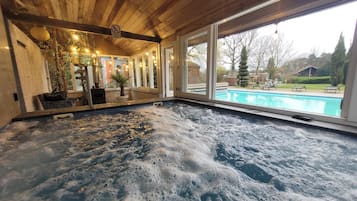 Deluxe Villa | Premium bedding, down comforters, individually decorated