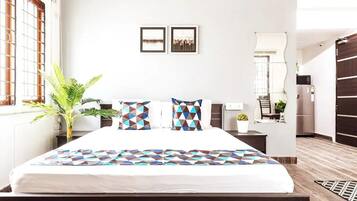 1 chambre, bureau, fer et planche à repasser