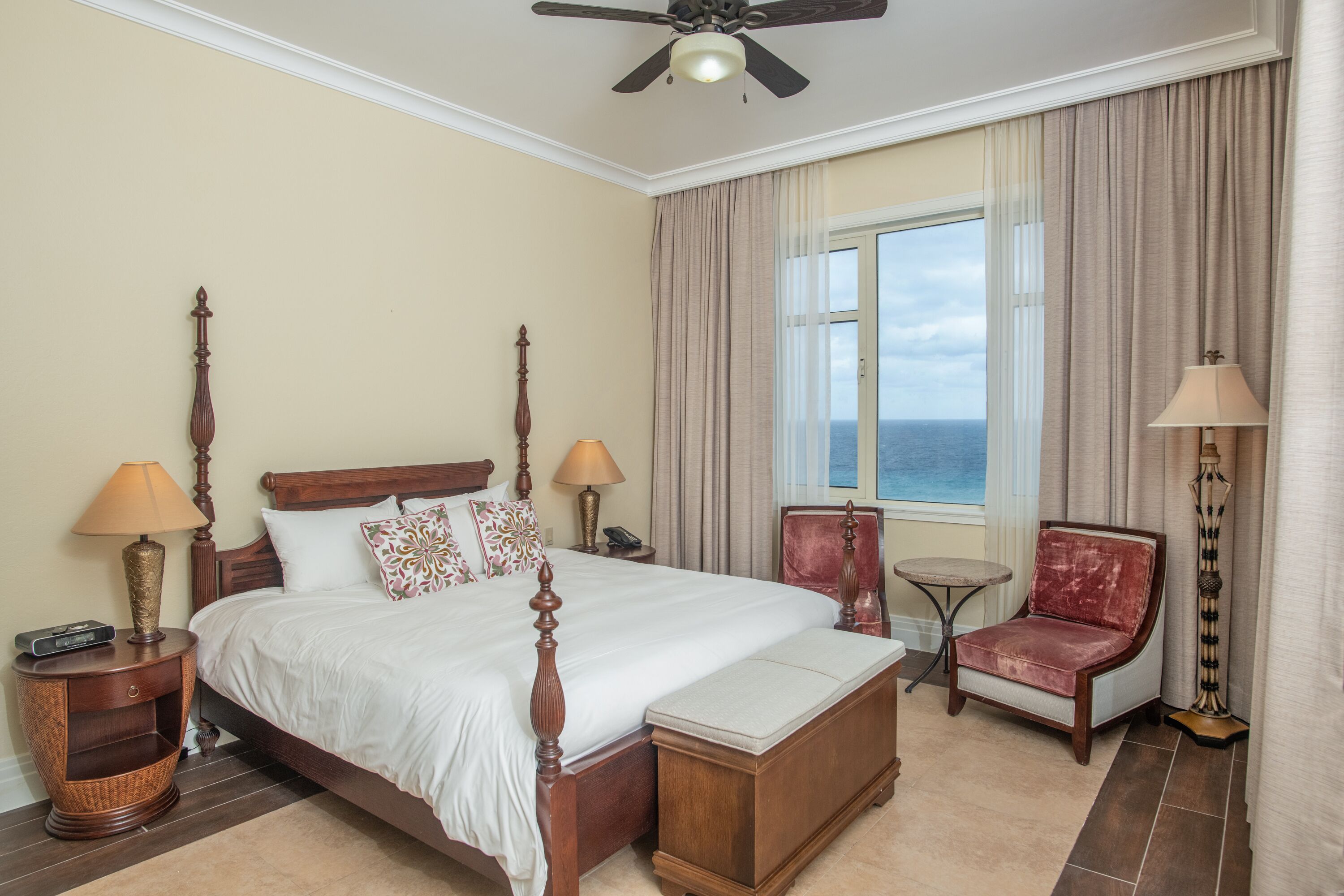 3 bedrooms, in-room safe, desk, iron/ironing board