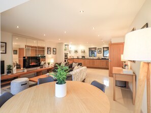 Cottage | Dining - Riverside Park 1 (Keswick)