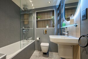 Casa de campo | Baño | Regadera y secadora de cabello 