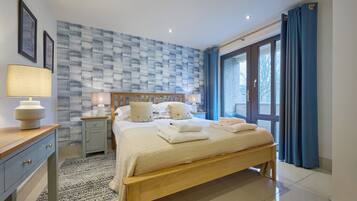 Cottage | 2 bedrooms, individually decorated, individually furnished, free WiFi