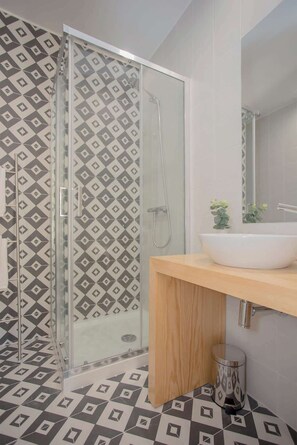 Bruser, hårtørrer, håndklæder