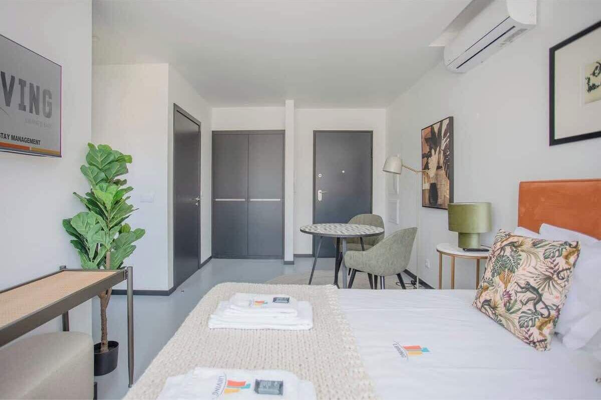 1 habitación, tabla de planchar con plancha, wifi y ropa de cama 