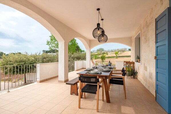 Outdoor dining