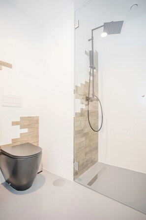 Shower, hair dryer, towels - Liiiving in Porto - City Design Studio II (Porto)