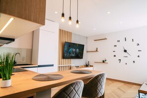 Fridge, microwave, oven, stovetop - Luxury Apartment w. City Views in Košice Old Town (Košický kraj)