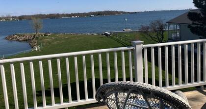 Idyllic 2 bedroom Apartment/Flat on Lake Ontario