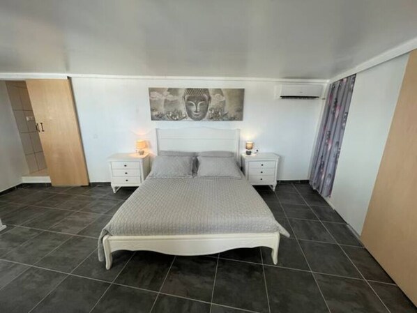1 bedroom, in-room safe, iron/ironing board, free WiFi