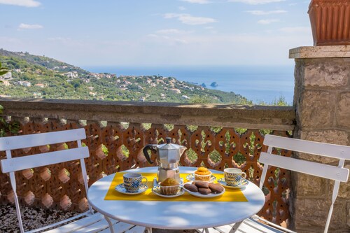 Villa Fedora, with private pool, between Sorrento and Amalfi Coast