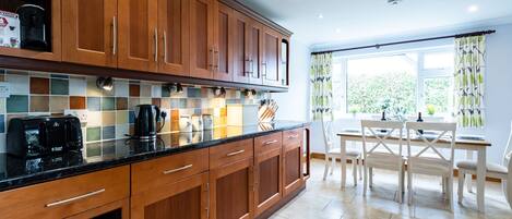 Cottage | Private kitchen | Fridge, dishwasher, electric kettle, toaster