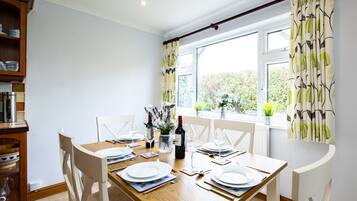 Cottage | Private kitchen | Fridge, dishwasher, electric kettle, toaster