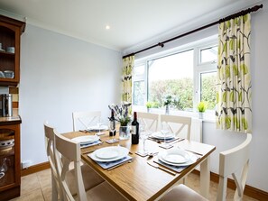 Cottage | Private kitchen | Fridge, dishwasher, electric kettle, toaster - Longhouse Bungalow (Wadebridge)