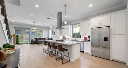 Heated Pool. Hot Tub. King Beds. Backyard W/Grill. 2 Living Rooms. Garage