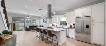 Luxe Montrose Retreat With Heated Pool/Spa, King Beds And Mini-Golf
