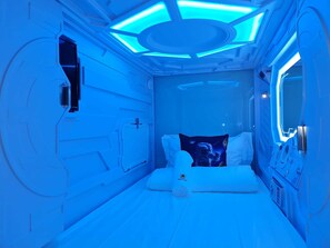 Standard Room, 1 Single Bed, Non Smoking, Shared Bathroom - GALAXY PODS CAPSULE HOTEL BOAT QUAY (Singapore)