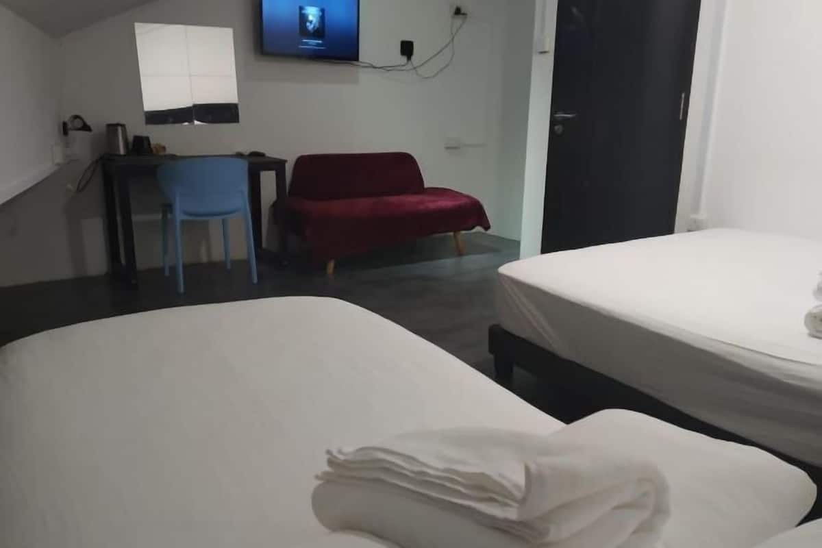 Caja de seguridad en la habitación, escritorio y wifi gratis
