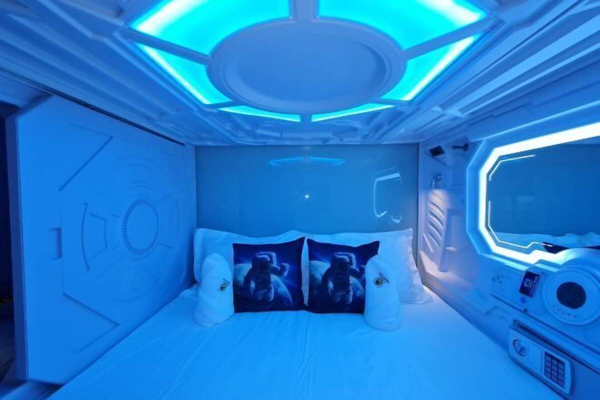 Caja fuerte, escritorio, wifi gratis y ropa de cama