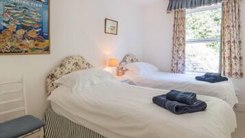 Cottage | 4 bedrooms, individually decorated, individually furnished, free WiFi