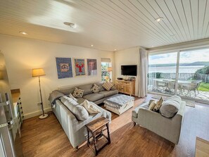 Cottage | Living area | DVD player - Carn Du 1 (Wadebridge)