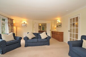 Cottage | Living area