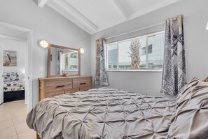2 bedrooms, WiFi, bed sheets - Island Breeze Condo's (Englewood)