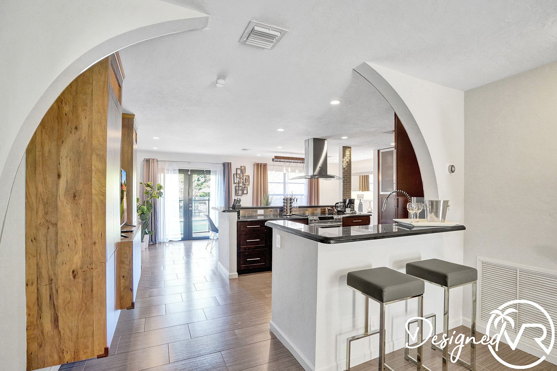 Rumah | Dapur pribadi | Lemari es besar, microwave, oven, dan kompor