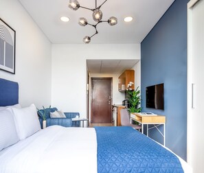 办公桌、熨斗/熨衣板、WiFi、床单