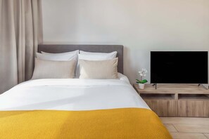 デスク、アイロン / アイロン台、WiFi、ベッドシーツ