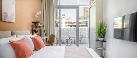 Desk, iron/ironing board, WiFi, bed sheets