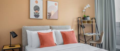 Bureau, fer et planche à repasser, Wi-Fi, draps fournis