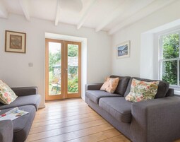 Cottage | Living room | DVD player