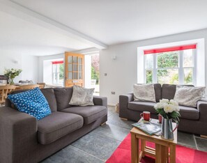 Cottage | Living room | DVD player