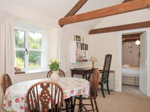 Cottage | 2 bedrooms, individually decorated, individually furnished, free WiFi - Mill Pond (Wadebridge)