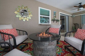 Property grounds - 3/2 Heated Pool & Putting Green - Port Charlotte - Come Relax & Enjoy! (Port Charlotte)