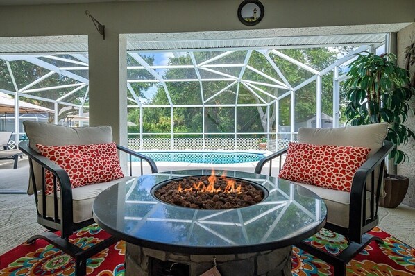 Terrace/patio - 3/2 Heated Pool & Putting Green - Port Charlotte - Come Relax & Enjoy! (Port Charlotte)
