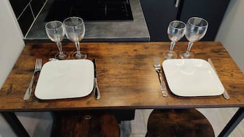Frigorífic, microones, placa de cuina i cafetera i tetera